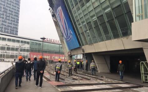 马竞为菲利克斯的标价接近8000万欧，这对于巴萨来说是完全无法达到的，巴萨最多能出2000万-2500万欧。